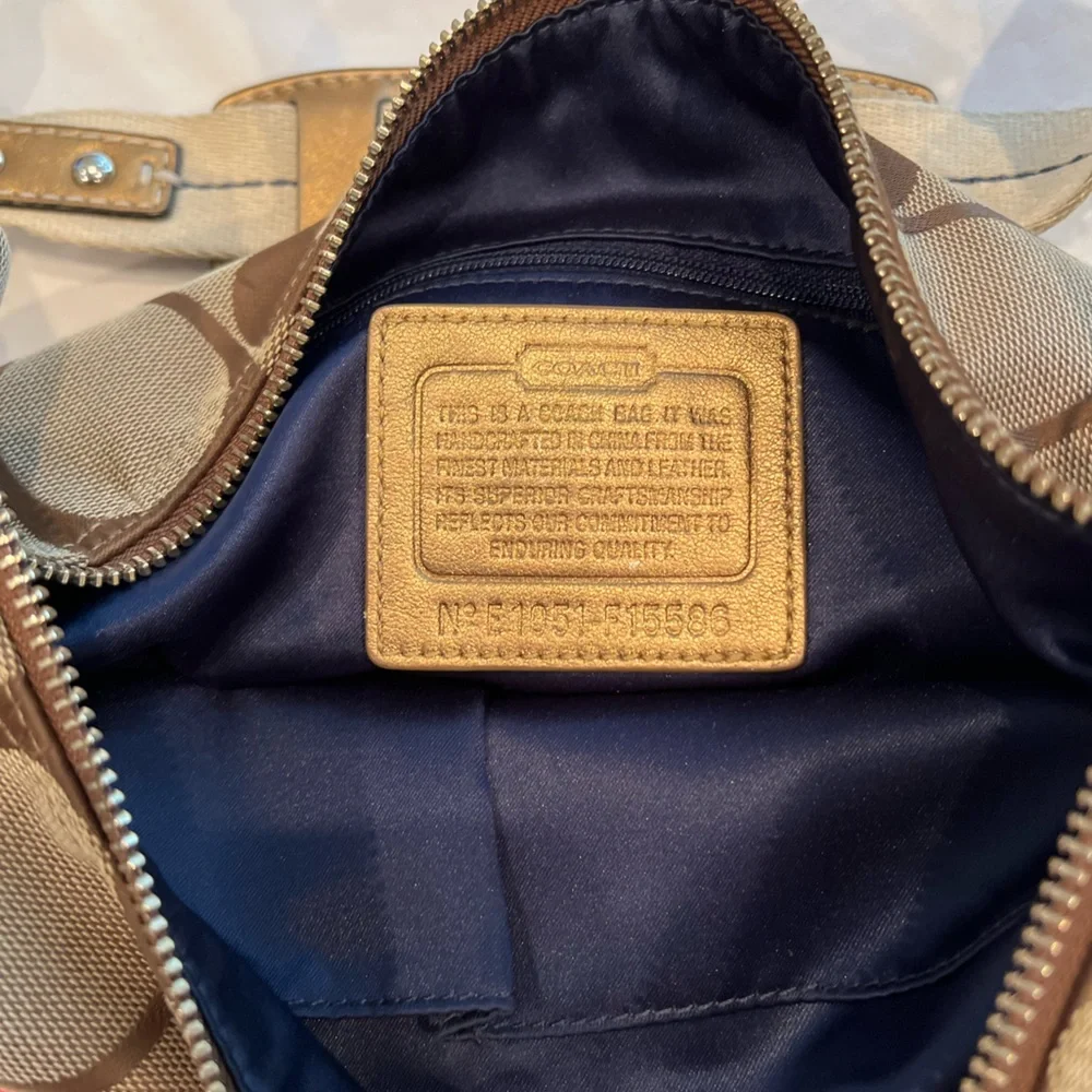 ❌SOLD❌Vintage signature COACH rainbow striped F15586 shoulder bag 🌈 - Picture 3 of 16